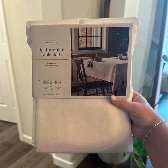 NWT THRESHOLD RECTANGULAR TABLECLOTH - Picture 1 of 6